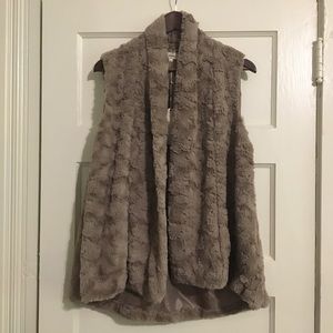 NWT Entro taupe faux fur vest